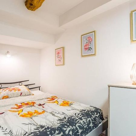 Apartma N'Poznam Tobacna Ljubljana Buitenkant foto