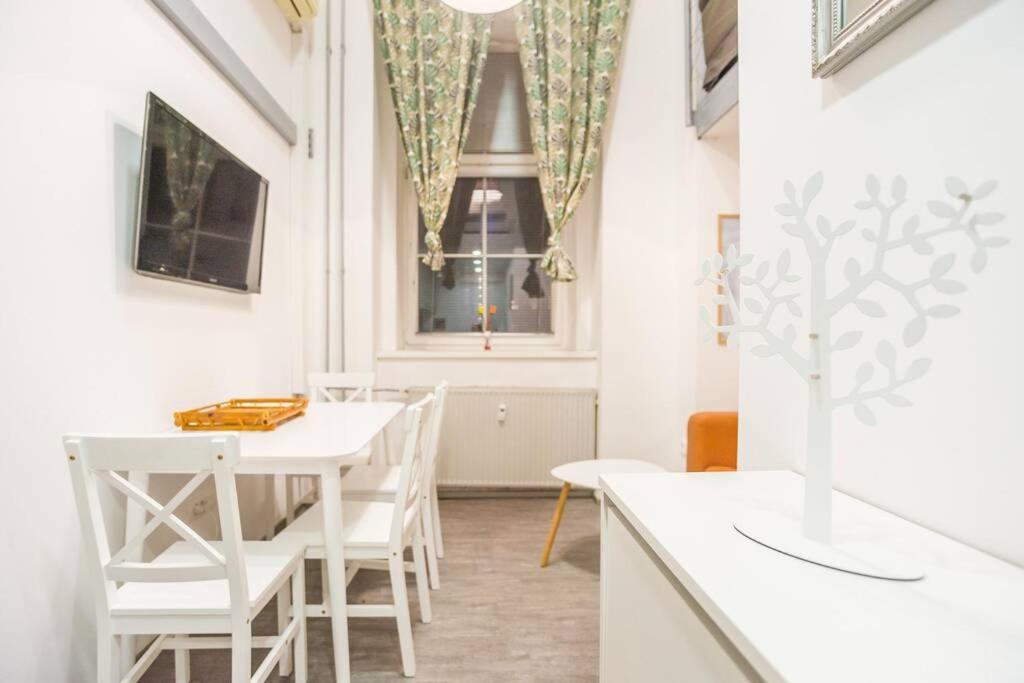 Apartma N'Poznam Tobacna Ljubljana Buitenkant foto