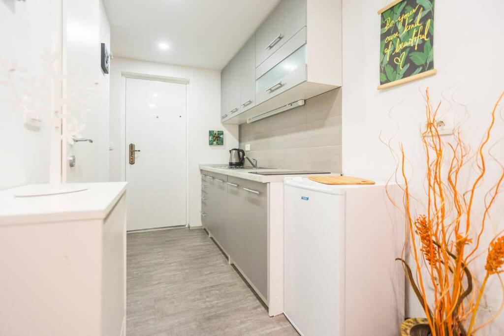 Apartma N'Poznam Tobacna Ljubljana Buitenkant foto