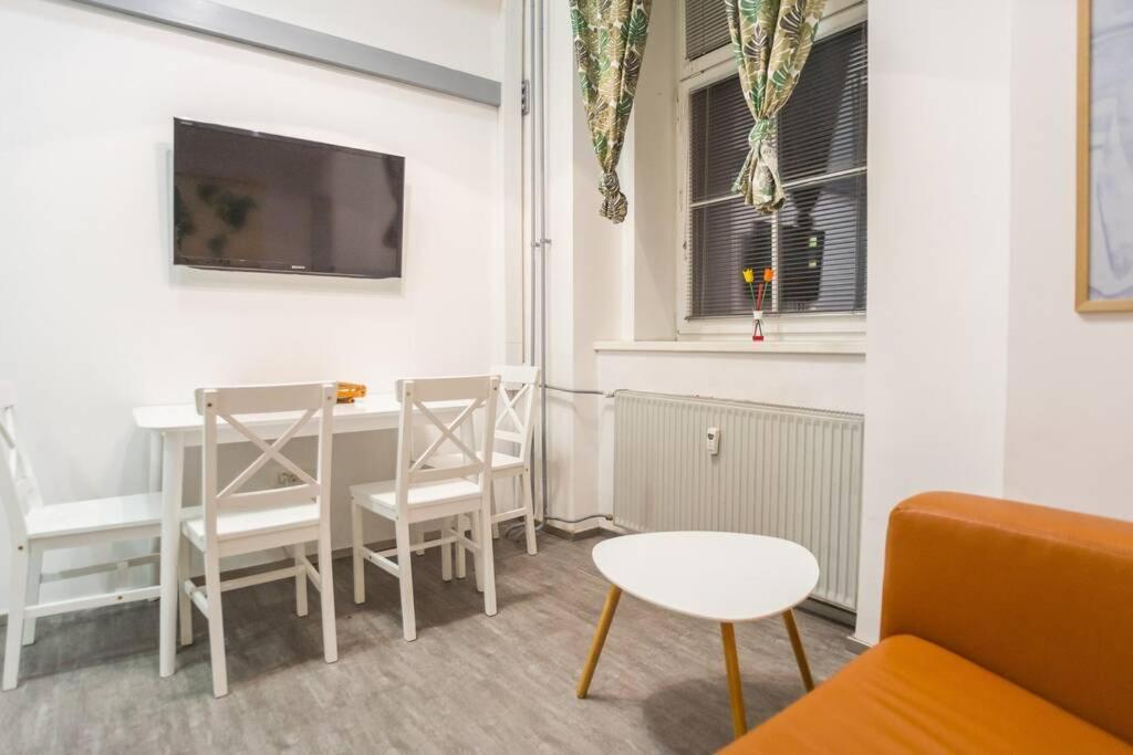 Apartma N'Poznam Tobacna Ljubljana Buitenkant foto