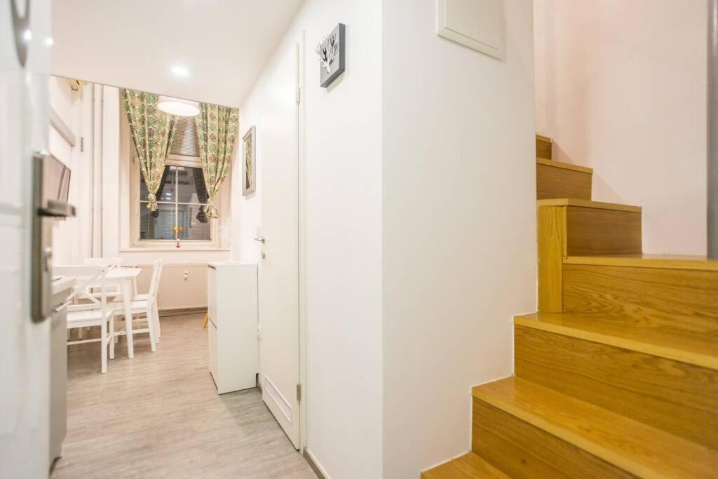 Apartma N'Poznam Tobacna Ljubljana Buitenkant foto