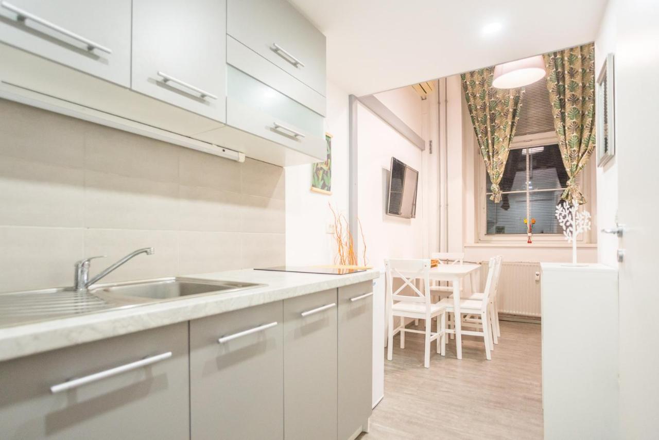 Apartma N'Poznam Tobacna Ljubljana Buitenkant foto