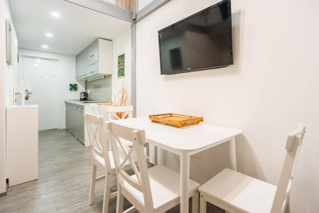 Apartma N'Poznam Tobacna Ljubljana Buitenkant foto