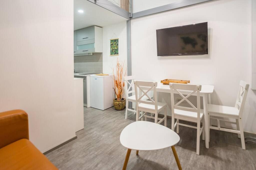 Apartma N'Poznam Tobacna Ljubljana Buitenkant foto