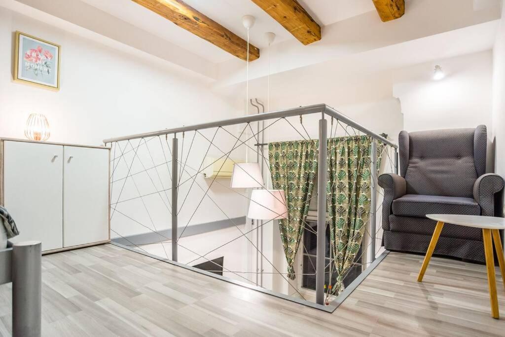 Apartma N'Poznam Tobacna Ljubljana Buitenkant foto