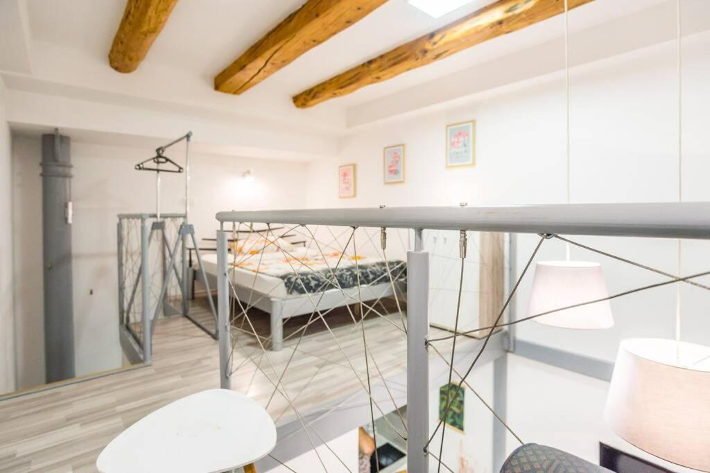 Apartma N'Poznam Tobacna Ljubljana Buitenkant foto